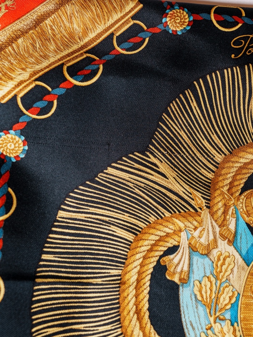 Hermès Les Tambours Silk Twill Scarf Carré 90 Black Gold Drum Motif - Picture 7 of 7